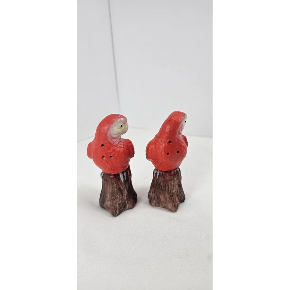 Vintage Salt And Pepper Shakers Parrot Macaw Red from‎ Mandalay Bay Casino